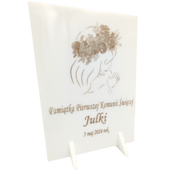 Personalizowana statuetka na szkle akrylowym – prezent dla dziewczynki na Komunię