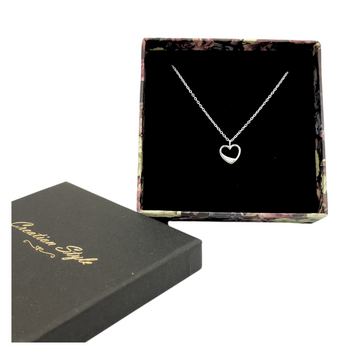 Srebrny wisiorek z serduszkiem złąńcuszkiem